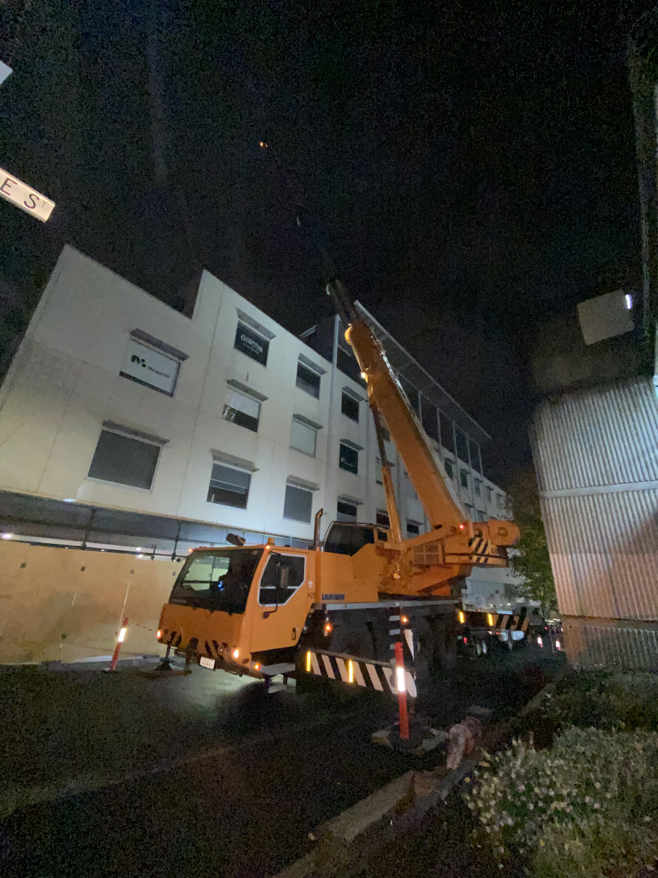 55t Liebherr crane on site